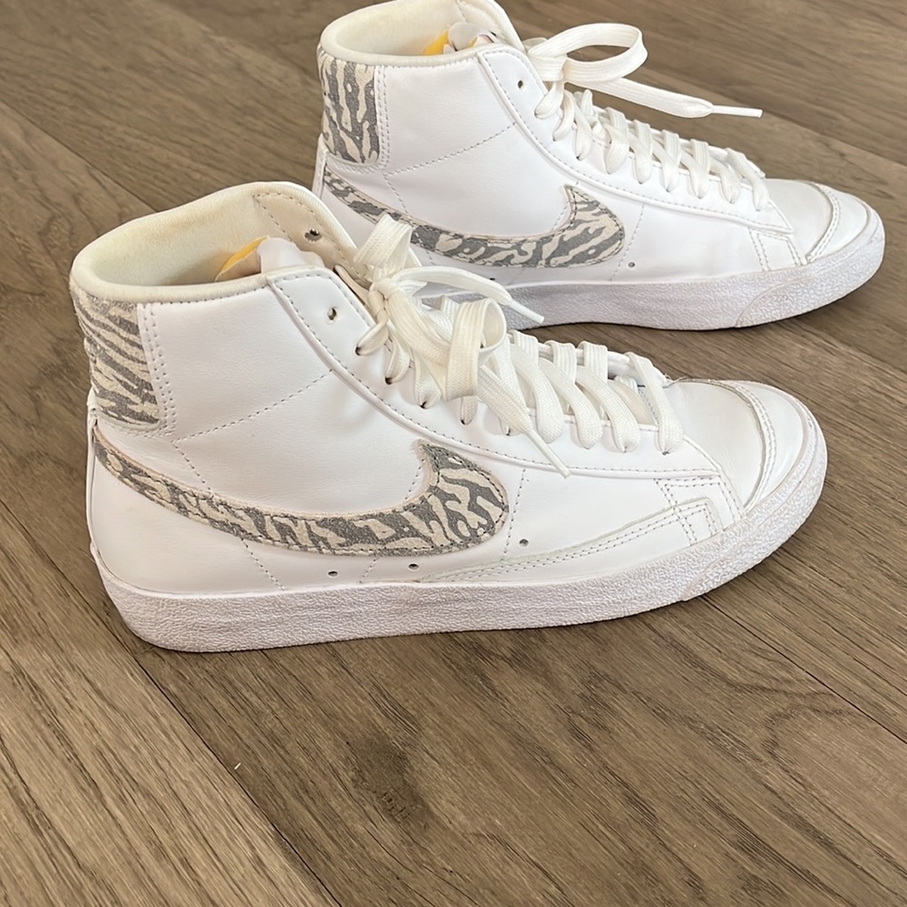 NIKE Blazer Mid 77 Zebra, Size 8